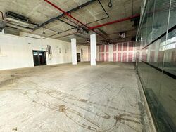 Middle Road (D7), Retail #501047611